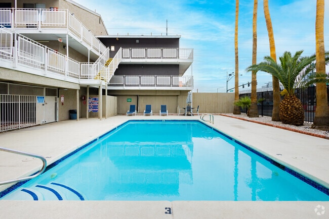 Building Photo - Studio 629