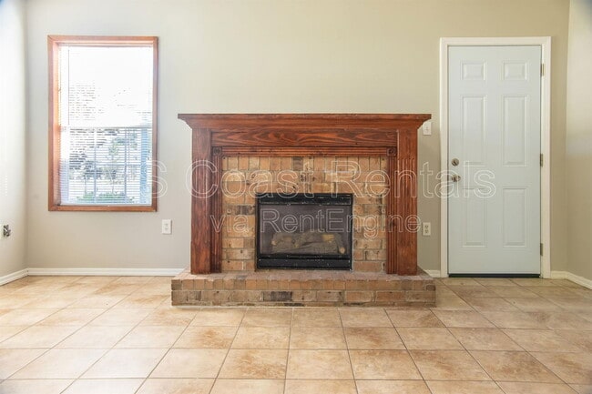 Building Photo - 10545 Bay Tree Dr
