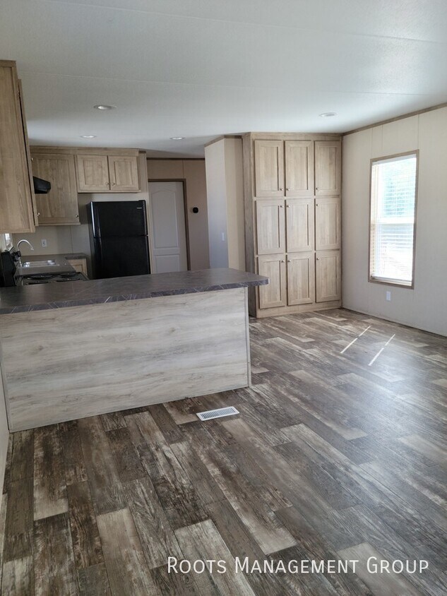 Building Photo - Home available! Apply now!