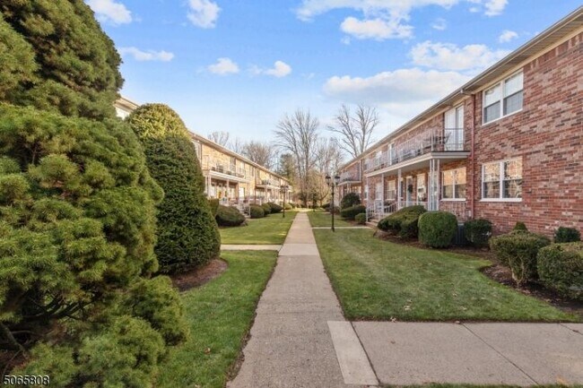 Building Photo - 800 Old Springfield Ave