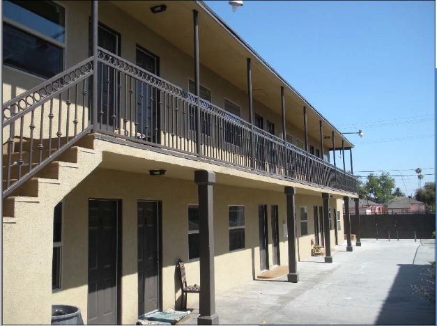 Foto principal - 820 W 83rd St