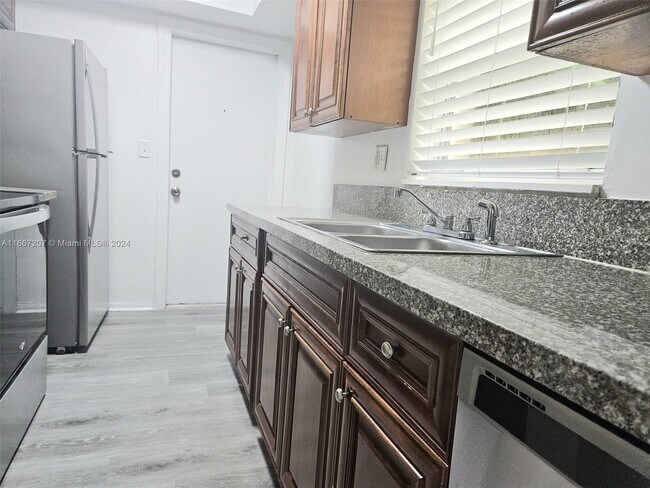 Building Photo - 4103 Riverside Dr