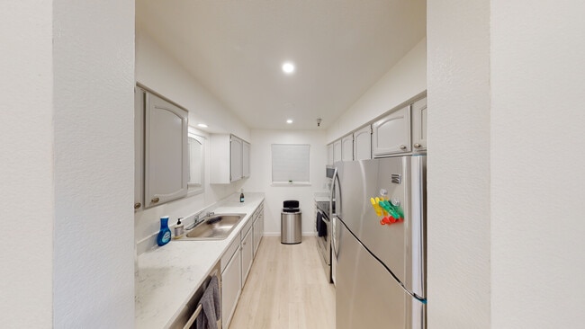Building Photo - 711 S Bayshore Blvd