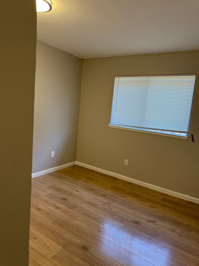Building Photo - 9437 Fox Creek Dr