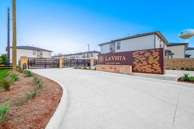 Building Photo - La Vista Richmond Town Homes