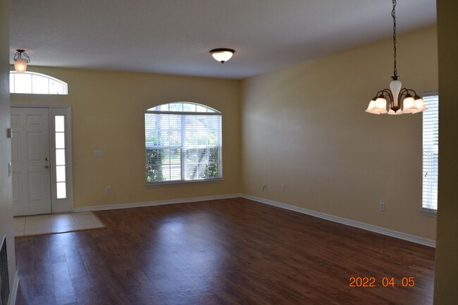 Building Photo - 3 Bedroom, 2 Bathroom Home in Sanford!