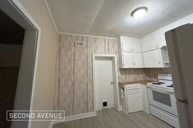 Building Photo - 208 S Thomas Ave