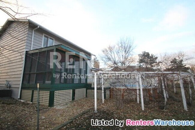 Foto del edificio - Spacious Expansive Wooded Lot in Shoreview