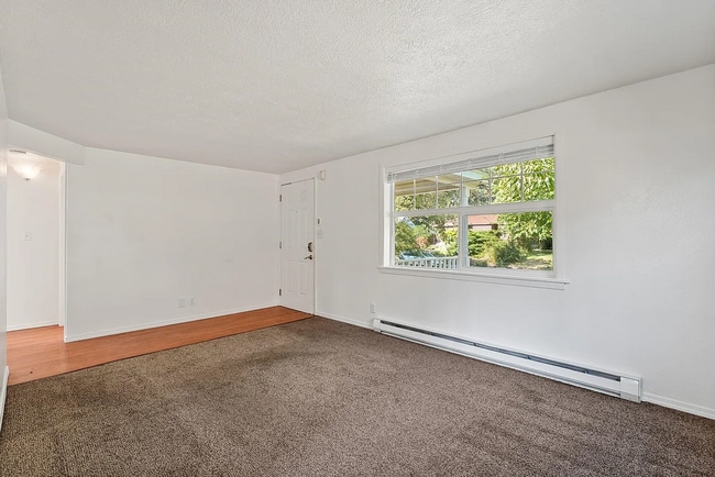 Building Photo - Charming 2 Bed, 1 Bath Rancher w/ Garage! ...