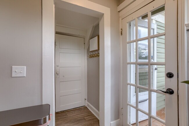 Foto del edificio - 832 E 72nd St