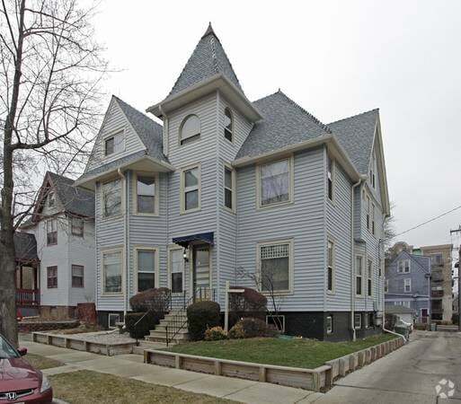 Building Photo - 1714 E Irving Plz