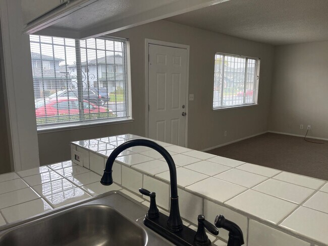 Building Photo - Nice 2br condo 1-story