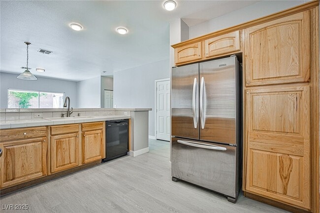 Building Photo - 705 Trixis Pl