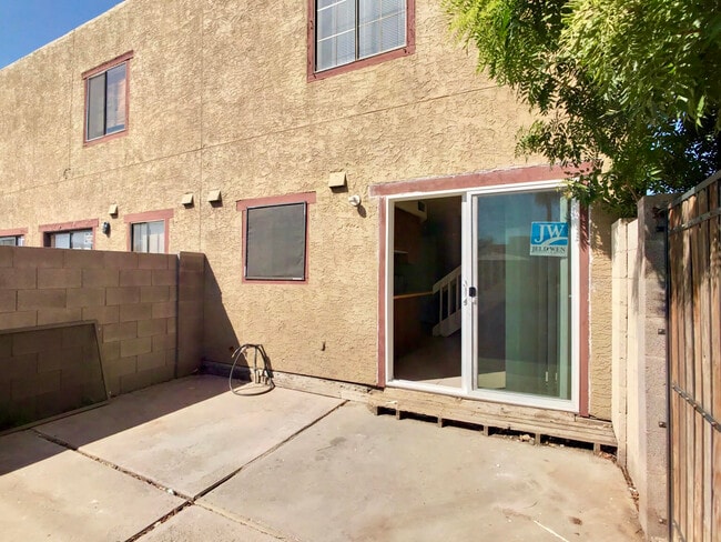 Building Photo - 2740 W McLellan Blvd