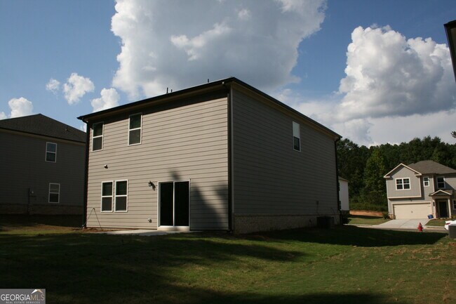 Building Photo - 833 Evergreen Rd