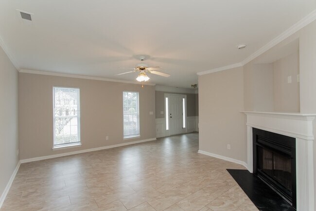 Building Photo - Lovely 3 Bedroom in a Great Location!