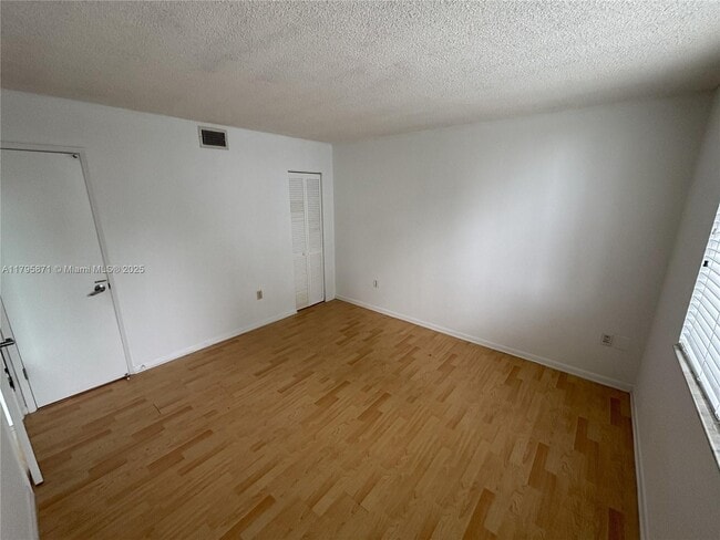 Foto del edificio - 126 SW 17th Rd