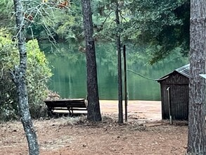 Building Photo - 4403 Lakeview Dr