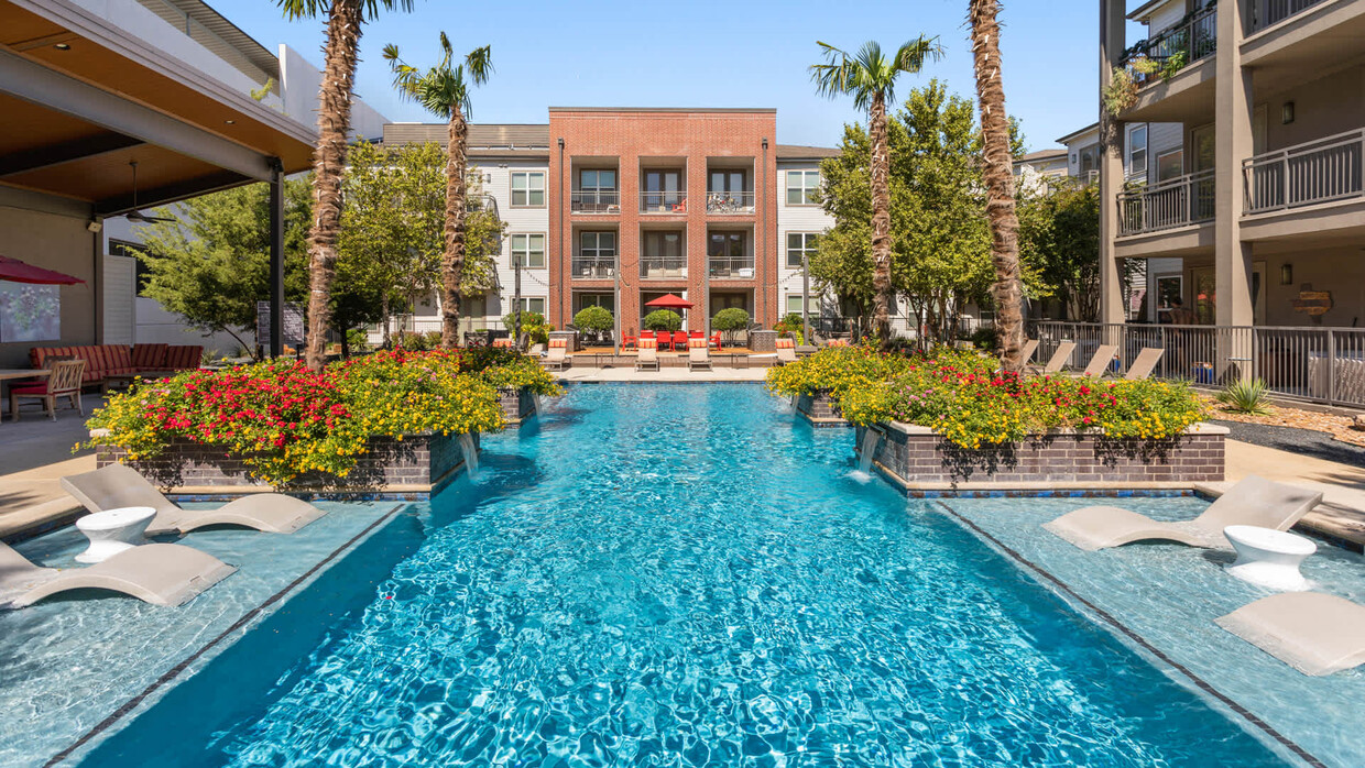 Swimming Pool - Union at Carrollton Square