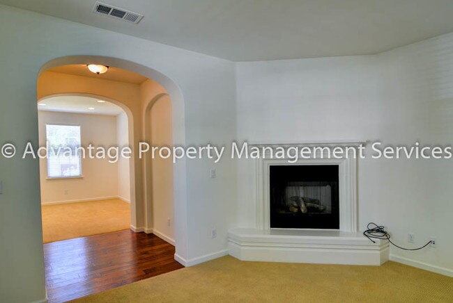 Building Photo - 2432 Maidenhair Way