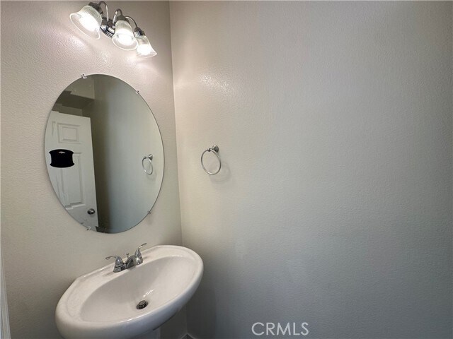 Foto del edificio - 712 Ash Ln