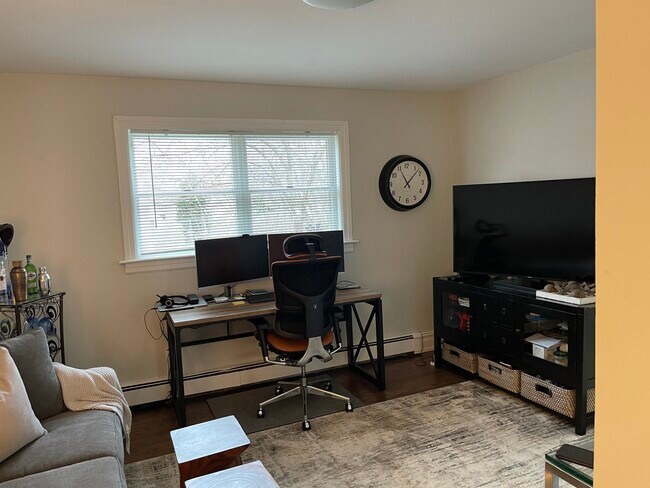 Living Room/Office - 54 Henry St