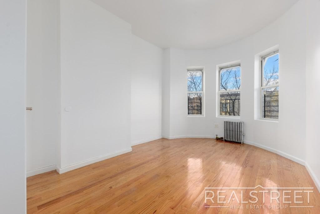 Primary Photo - Lovely 3 BED Floor Thru w/ PRIVATE BACKYAR...