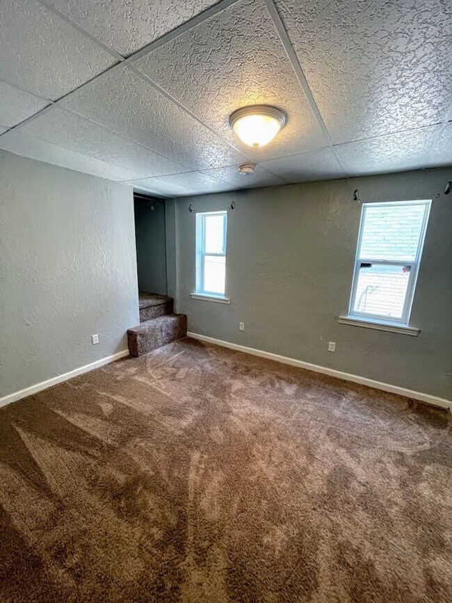 Foto del edificio - 244 Hazelwood Ave