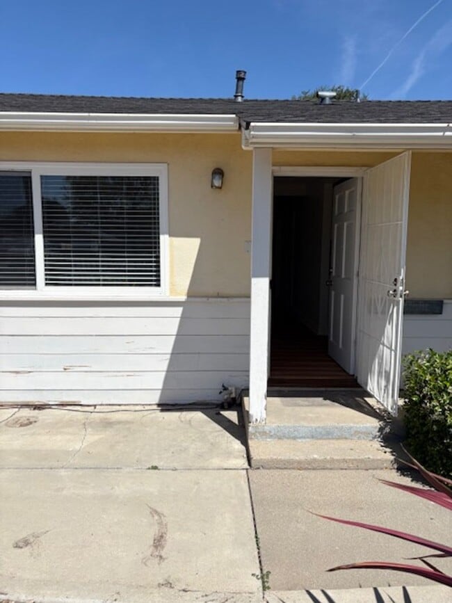 Building Photo - Beautiful 3 Bedroom, 1 Bathroom house