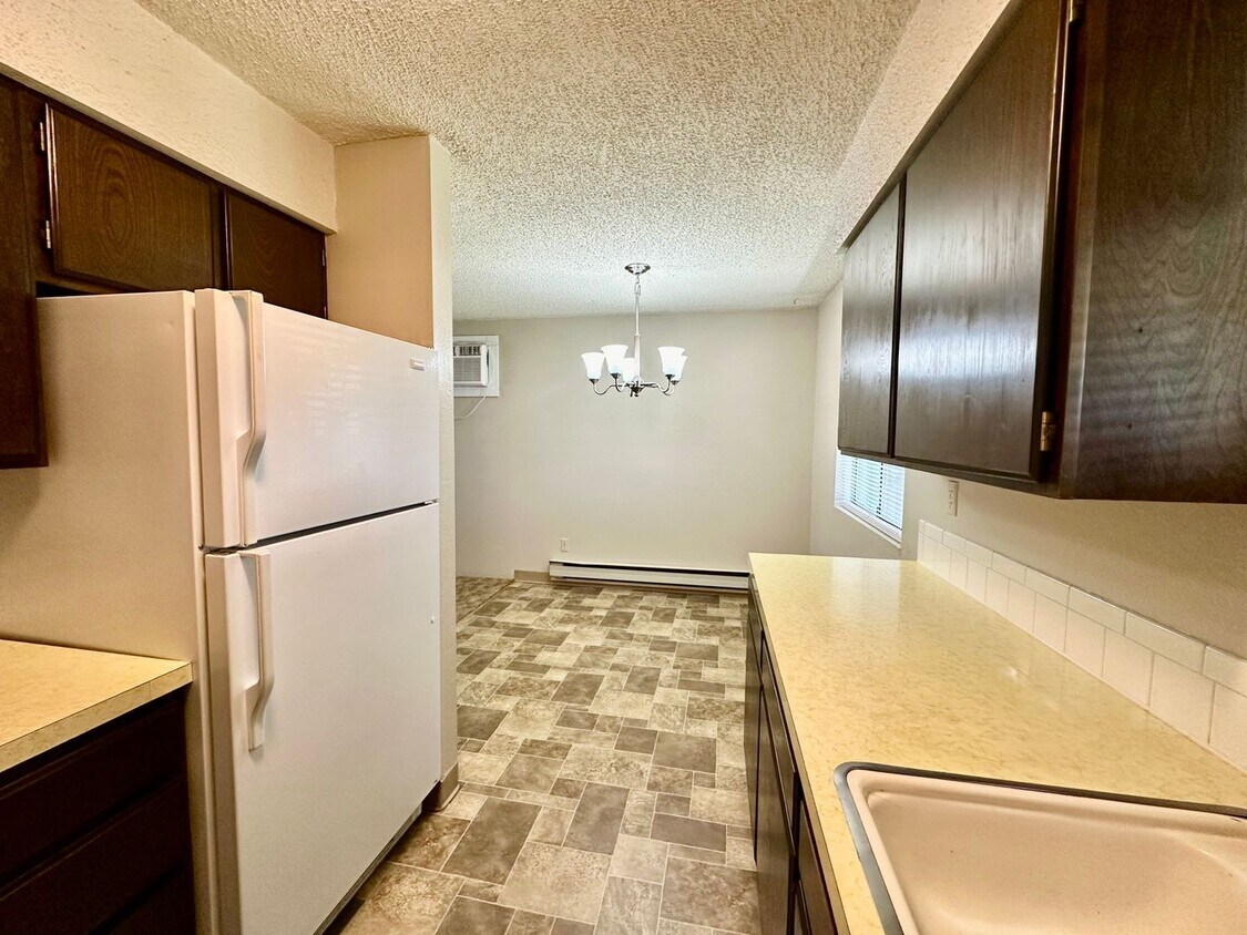 Primary Photo - Hard to find 2 bdrm, 1.5 bath unit with wa...