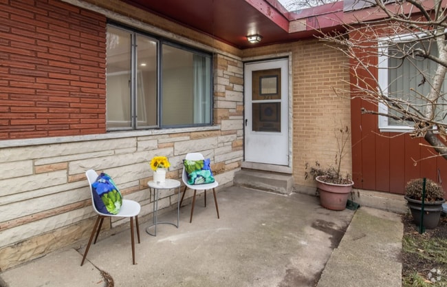 Building Photo - 243 Custer Ave