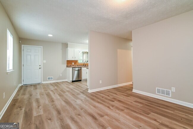 Foto del edificio - 889 Ralph Rd SE