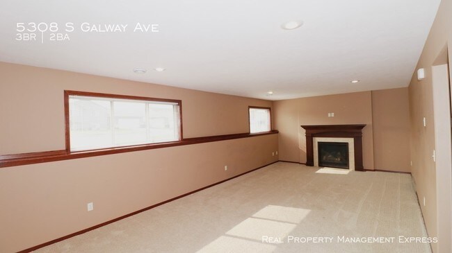 Building Photo - Beautiful 3 Bedroom 2 Bath Southwest Location