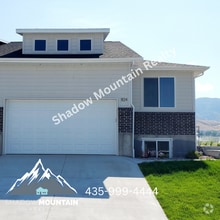Building Photo - 809 380 E