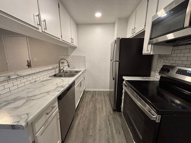 Interior Photo - 951 S. Oxford