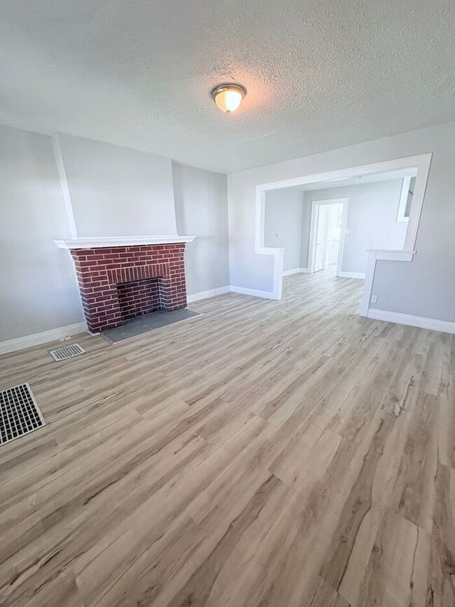 Building Photo - Charming 3 beds 1 baths in Columbus!