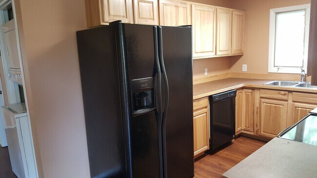 Foto del edificio - 216 Hemlock St N