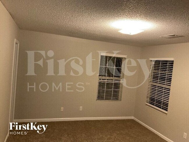 Foto del edificio - 7760 Freehold Dr