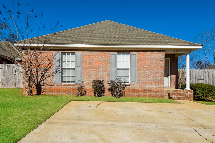 Foto principal - Adorable 3 Bedroom Home in Millbrook!