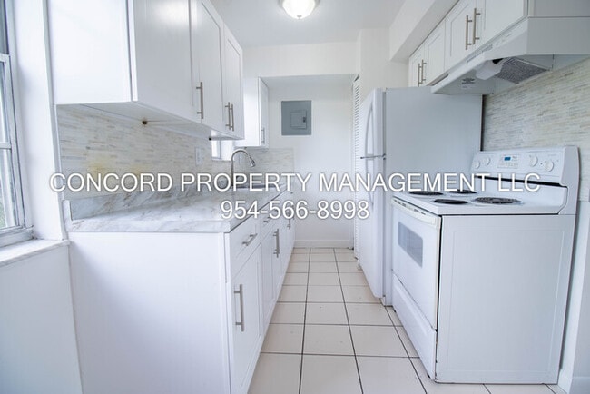 Photo - 2 Bedroom, 1.5 Bathroom Apartment with Poo...