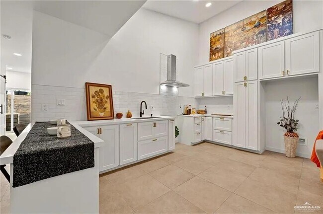 Foto del edificio - 2625 Warbler Ave