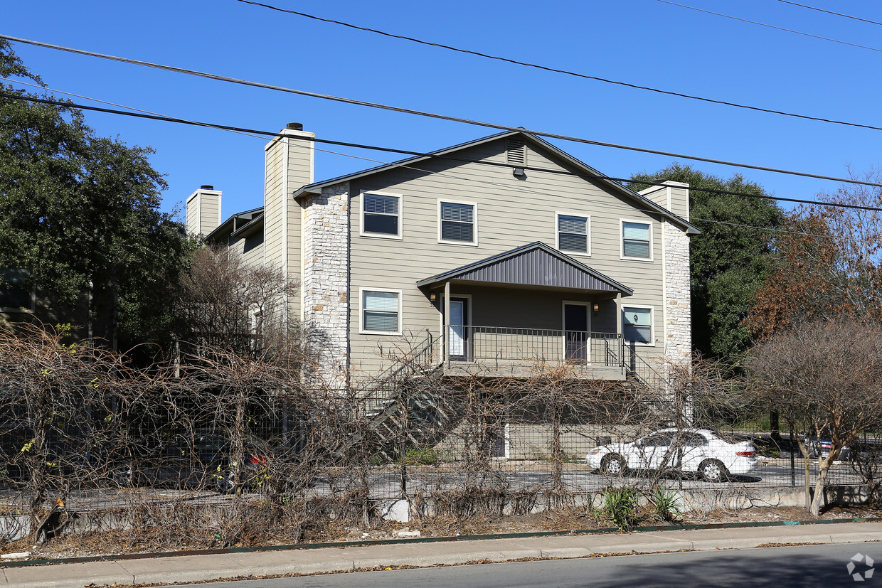 Primary Photo - Ceniza Condominiums