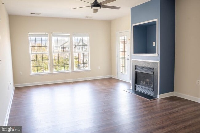 Foto del edificio - 42480 Rockrose Square