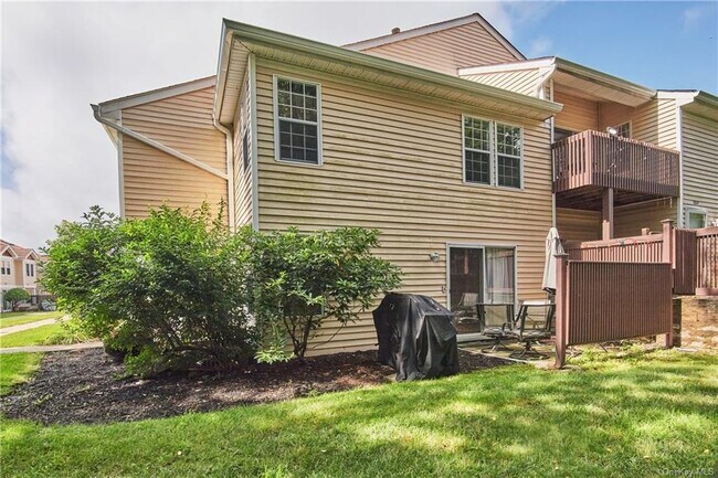 Building Photo - 2822 Whispering Hills Dr