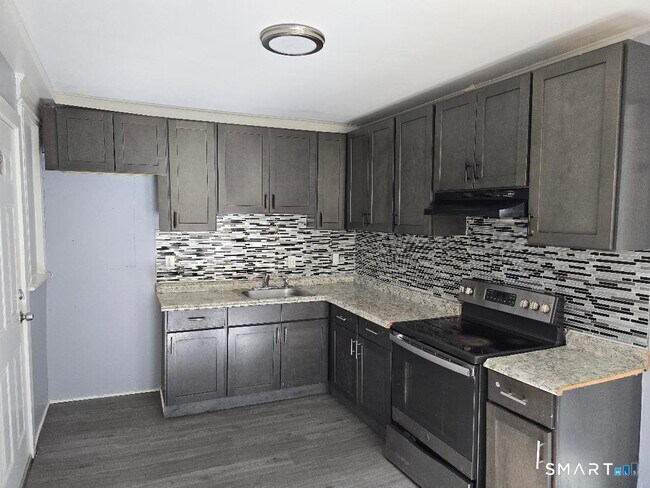 Foto del edificio - 323 Cooke St