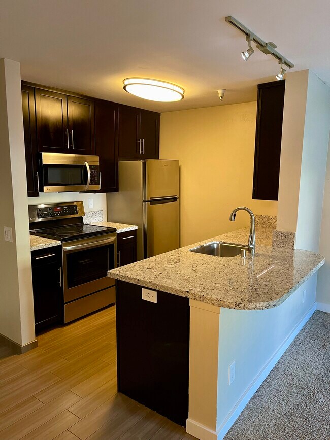 Foto del edificio - 6400 Christie Ave