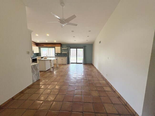 Building Photo - 1013 W Keating Ave