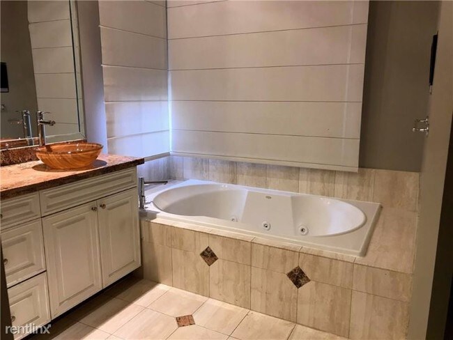 Building Photo - 19469 40th Ave