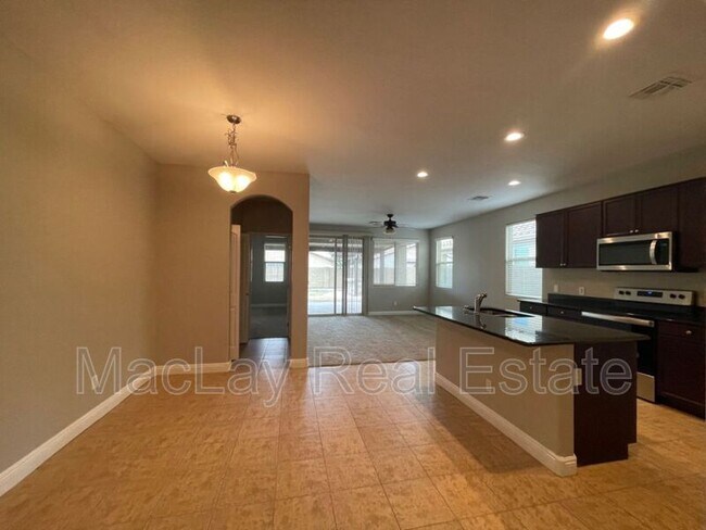 Foto del edificio - 1728 W Loemann Dr