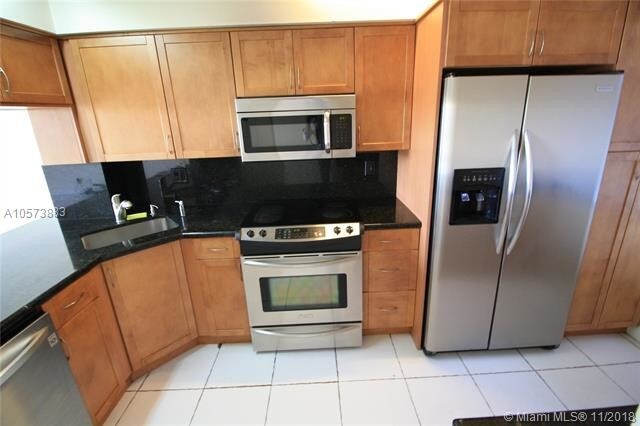 Primary Photo - 2300 NE 33rd Ave
